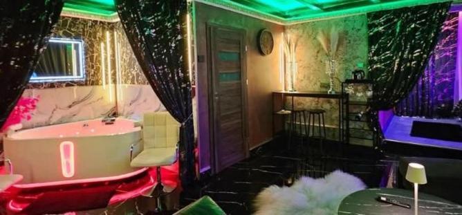 Zajazd Albatros Rzeszow Spa Екстер'єр фото